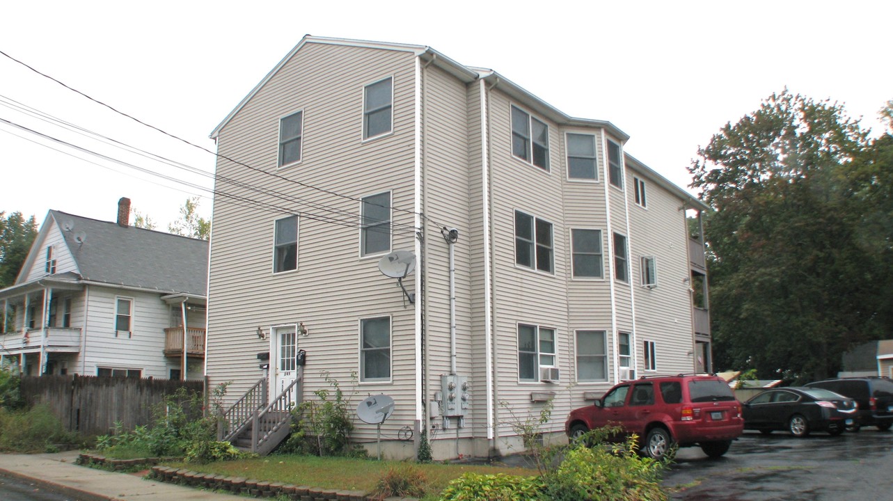 349 Park Ave in Torrington, CT - Building Photo