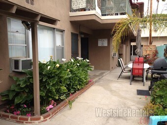 1506 Barry Ave in Los Angeles, CA - Building Photo