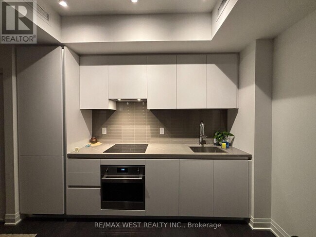 4015 The Exchange in Mississauga, ON - Building Photo - Building Photo