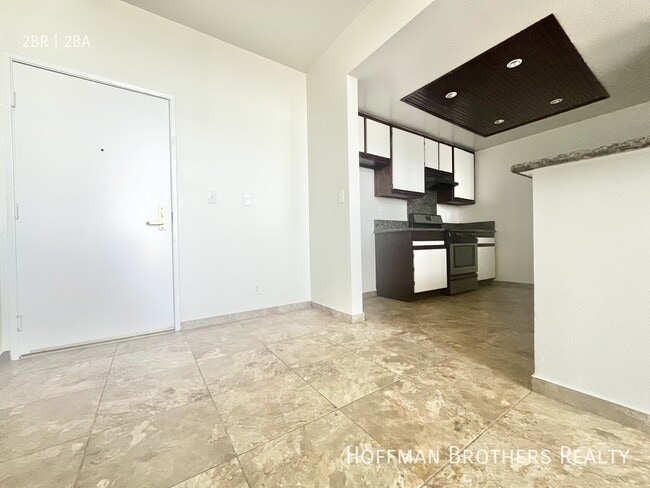 945 N Serrano Ave, Unit 102 in Los Angeles, CA - Building Photo - Building Photo