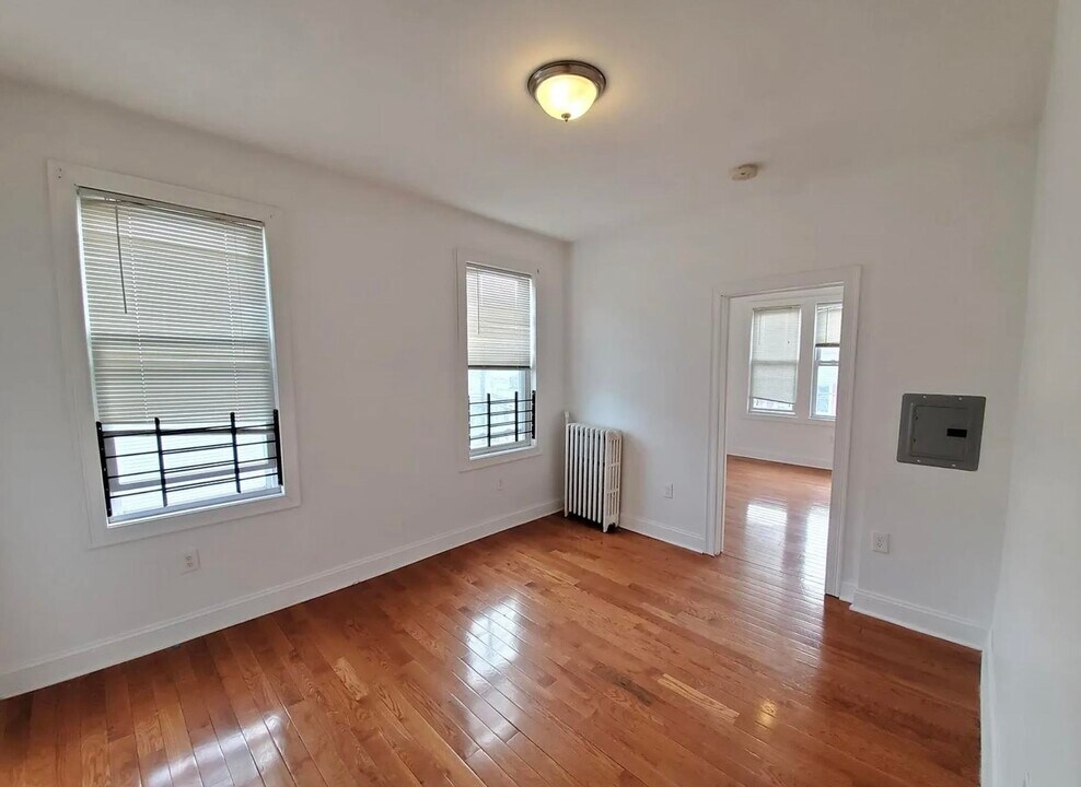 94 Woodlawn Ave in Jersey City, NJ - Building Photo