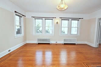 79 Red Ground Rd in Roslyn Heights, NY - Building Photo - Building Photo