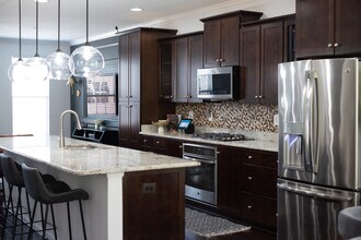 12713 Rustic Rock Ln in Beltsville, MD - Foto de edificio - Building Photo