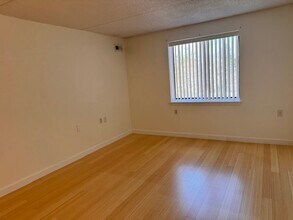 30 Daniels St, Unit 601 in Malden, MA - Foto de edificio - Building Photo