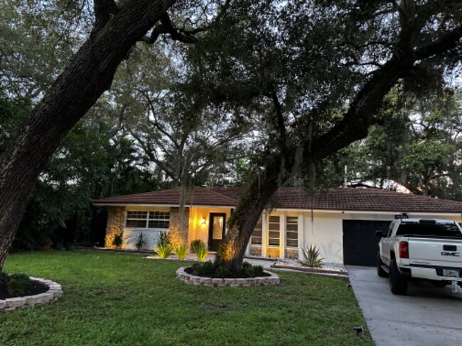 1621 Sunkist Way in Ft. Myers, FL - Building Photo - Building Photo