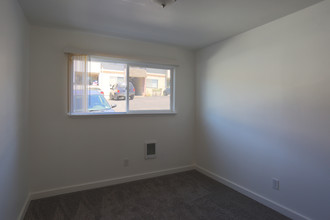 Grace Manor Apartments in Portland, OR - Building Photo - Interior Photo