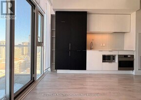 33 Helendale Ave in Toronto, ON - Building Photo