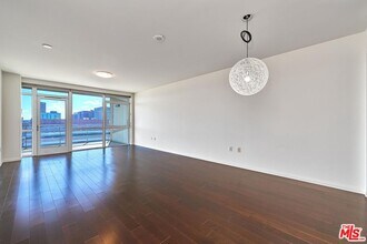 3785 Wilshire Blvd in Los Angeles, CA - Building Photo - Building Photo