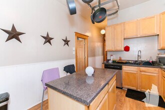 3336 N Sheffield Ave, Unit Unit 3 in Chicago, IL - Foto de edificio - Building Photo