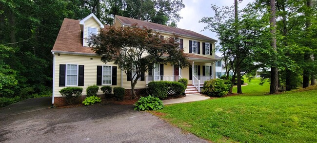 12351 Grove Pl in Chester, VA - Building Photo - Building Photo