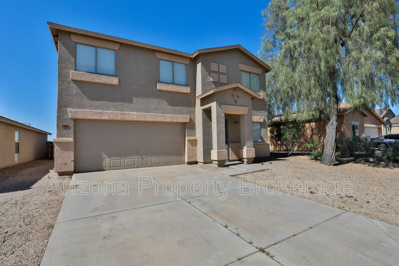 5805 E Flowing Spring in Florence, AZ - Building Photo