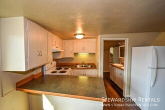 1831 Kincaid St-Unit -25 in Eugene, OR - Building Photo - Building Photo