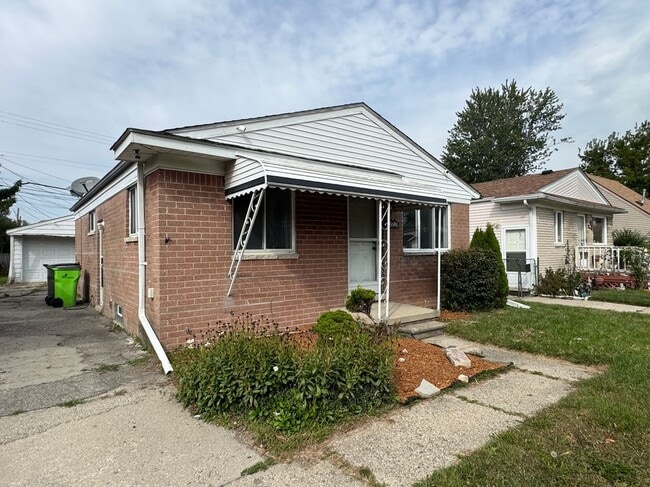 19543 E 14 Mile Rd