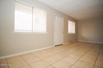 5209 Carousel Dr in El Paso, TX - Building Photo - Building Photo
