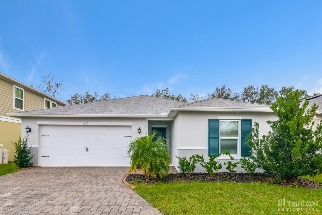 6480 Domenico Ct in Groveland, FL - Building Photo