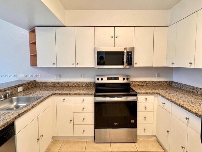 5000 NW 79th Ave in Doral, FL - Building Photo - Building Photo