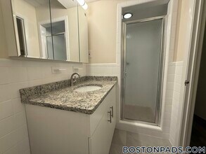 51 Hill Rd in Belmont, MA - Foto de edificio - Building Photo