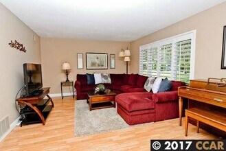 133 Lawnview Cir in Danville, CA - Foto de edificio - Building Photo
