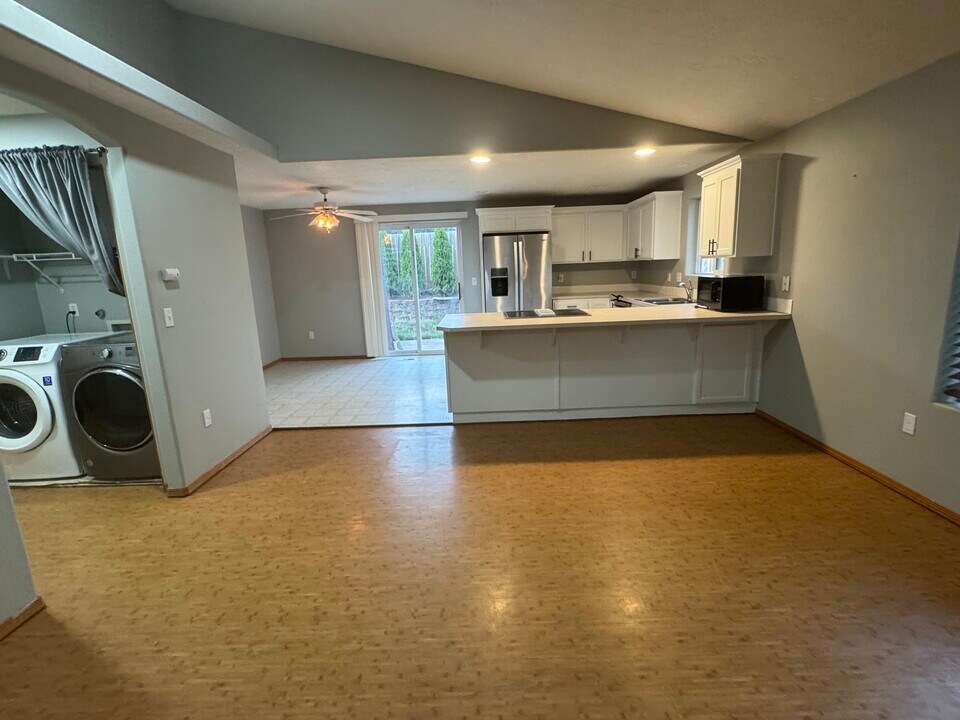 37513 Goldenrain St in Sandy, OR - Building Photo