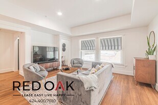 6533 Hollywood Blvd in Los Angeles, CA - Building Photo