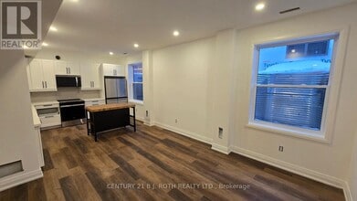 44 Calverley St in Orillia, ON - Building Photo - Building Photo