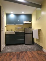 7 Woodlawn St Apartments