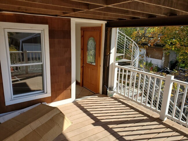 38 Forest St, Unit #1 in Peabody, MA - Foto de edificio - Building Photo