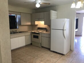 554 NW 40th Ct in Oakland Park, FL - Building Photo - Building Photo