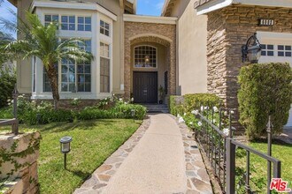 6003 County Oak Rd in Los Angeles, CA - Building Photo - Building Photo