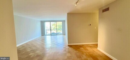 4977 Battery Ln in Bethesda, MD - Building Photo - Building Photo