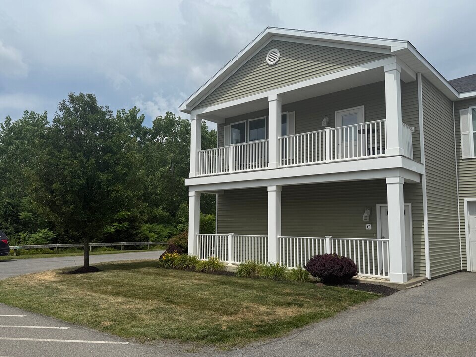 5 Fulham Rd in Clifton Park, NY - Building Photo