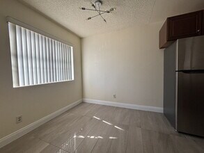 4670 Tracylynn Ln in Las Vegas, NV - Building Photo - Building Photo