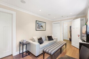 2455 W 7th Ave in Vancouver, BC - Building Photo