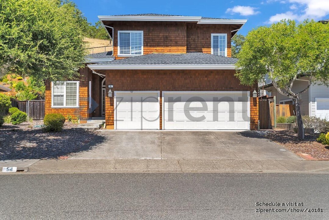 54 Aaron Dr in Novato, CA - Building Photo