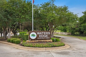 Waters Edge Apartment Homes in Georgetown, TX - Foto de edificio - Building Photo