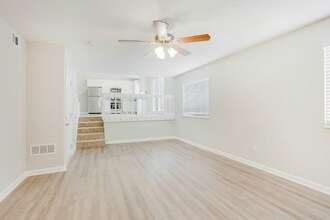 837 Forest Path in Stone Mountain, GA - Foto de edificio - Building Photo