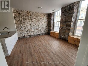 39-39 Main St in Cambridge, ON - Building Photo - Building Photo