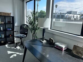 7550 Eads Ave, Unit 7550 Eads Avenue #203 in La Jolla, CA - Foto de edificio - Building Photo