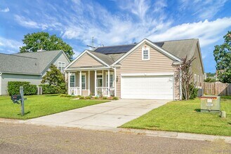 7304 Coopers Hawk Dr in Hanahan, SC - Foto de edificio - Building Photo