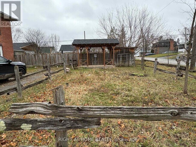266 Euclid Ave in Peterborough, ON - Building Photo - Building Photo