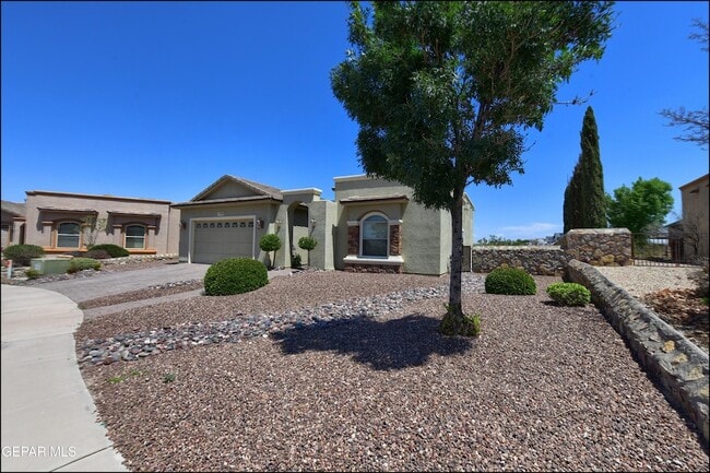 7379 Black Mesa Dr in El Paso, TX - Building Photo - Building Photo