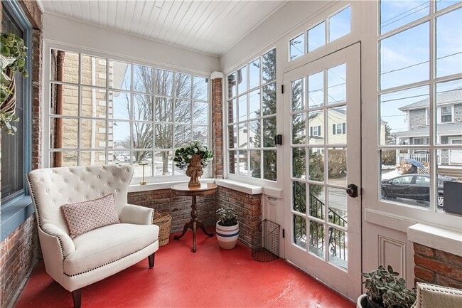 21 Bedlow Ave in Newport, RI - Foto de edificio - Building Photo