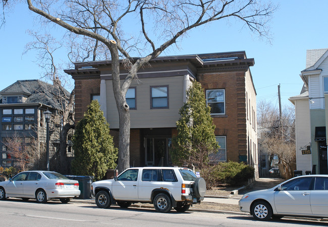 2723 Hennepin Ave in Minneapolis, MN - Building Photo - Building Photo