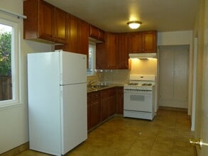455 Central Ct in San Leandro, CA - Foto de edificio - Building Photo