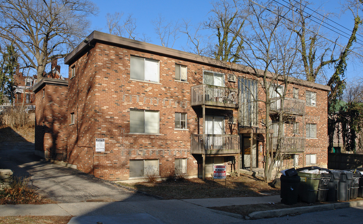 2557 Hackberry St in Cincinnati, OH - Building Photo