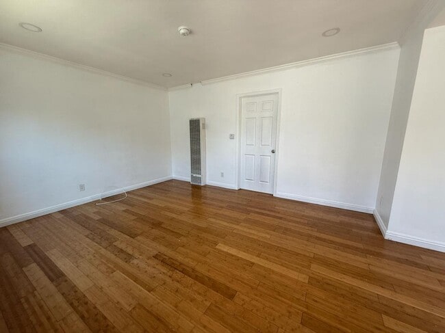 1302 W 109th St in Los Angeles, CA - Building Photo - Building Photo