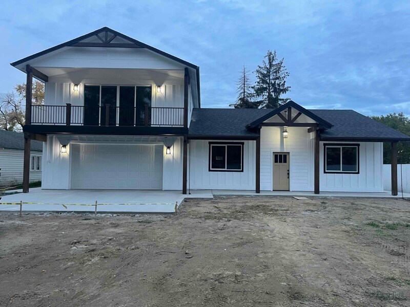 114 W Graves Rd in Spokane, WA - Building Photo