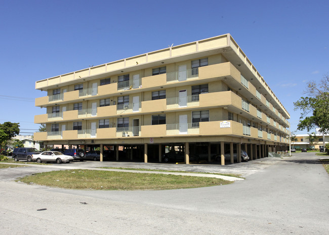 Sun King Apartments in Miami, FL - Foto de edificio - Building Photo