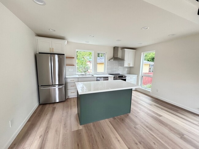 8024 36th Ave S in Seattle, WA - Building Photo - Building Photo