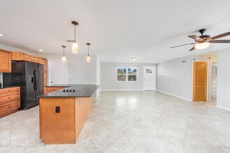 2045 Date Palm Ave in Indialantic, FL - Foto de edificio - Building Photo